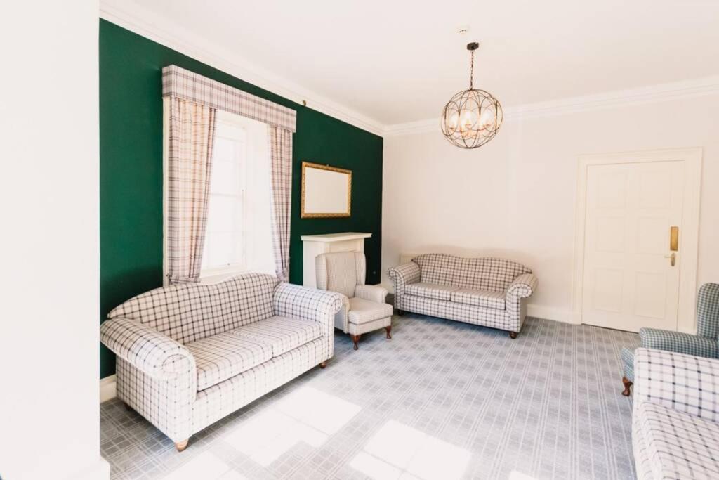 Wallace Apartment - A Unique Apartment In Countryside Park With Wifi And Access To Bar And Pool Perth Exterior foto