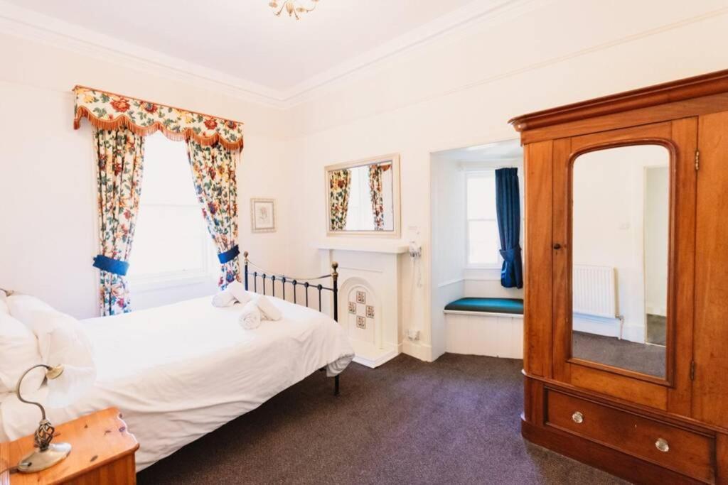 Wallace Apartment - A Unique Apartment In Countryside Park With Wifi And Access To Bar And Pool Perth Exterior foto